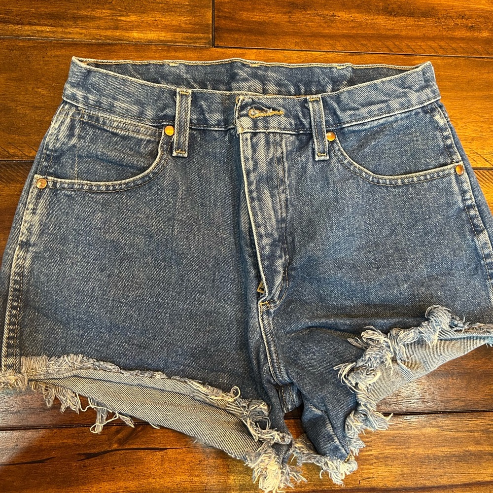 Wrangler high rise Jean shorts 🤩